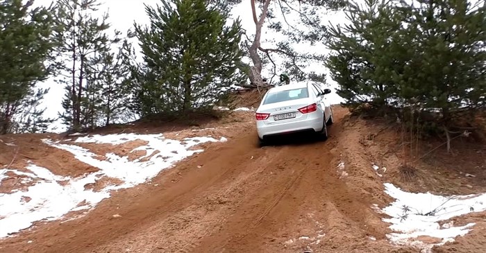 Тестируем Lada Vesta на подъем в горку со включенной и выключенной ESP (фото 2)