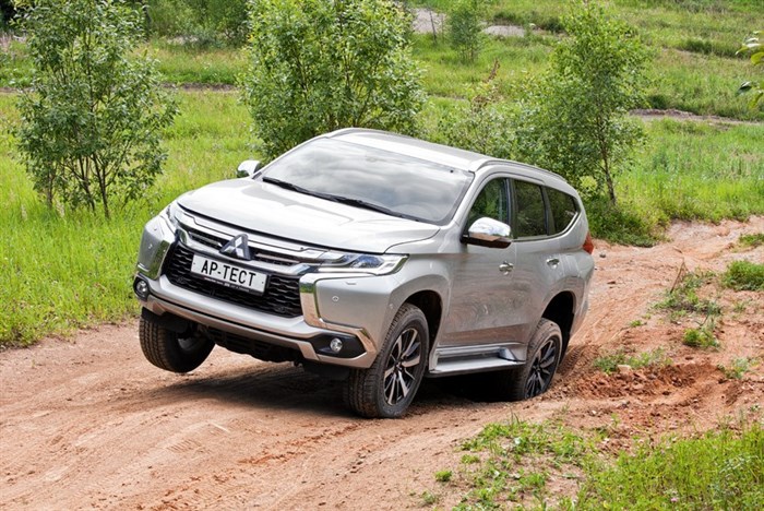 Новый Mitsubishi Pajero Sport — хочу быть Prado?