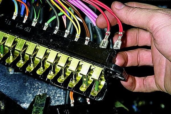 Снятие и замена защищающих запчастей