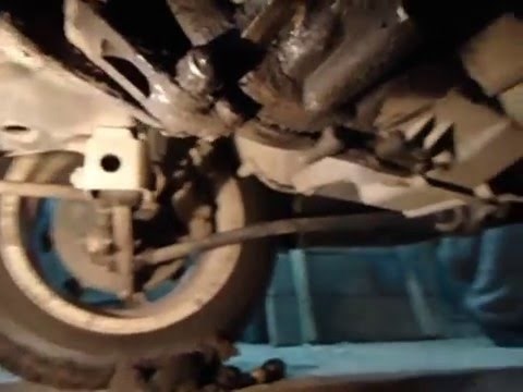 Nissan March k11. Погнутая задняя балка.