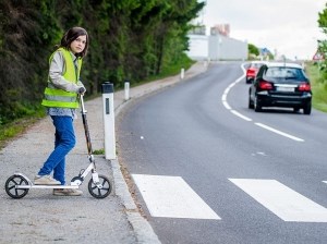 Как правильно переходить дорогу пешеходу по ПДД