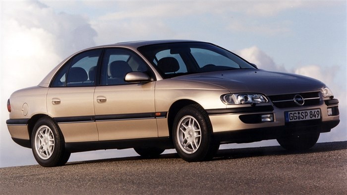 На фото: Opel Omega (B)