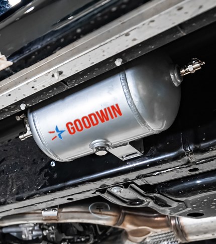 Система подкачки колес с ресивером и пневматическим сигналом GOODWIN на Kia Carnival