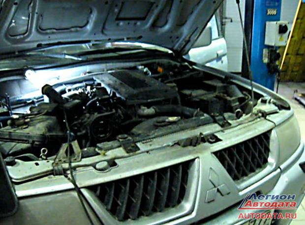 Pajero-sport1-blok-kapot