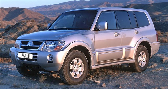 Mitsubishi Pajero 2004 года с бензиновым двигателем 3.5 литра