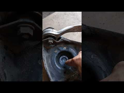 Причина глухих стуков на мелких кочках в Passat B5